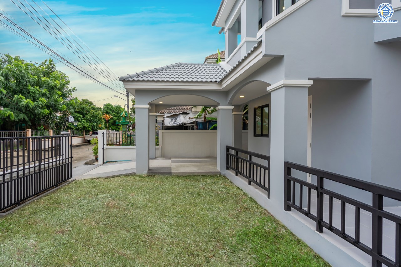 บ้านมือสองตกแต่งใหม่ ม.เศรณีลากูน วัดลาดปลาดุก ตอบโจทย์ทุกการใช้ชีวิต เนื้อที่ 50 ตร.ว. ฟังก์ชัน 3 ห้องนอน 3 ห้องน้ำ ทำเลเดินทางง่าย สะดวกสบายใกล้รถไฟฟ้าสายสีม่วง "สถานีคลองบางไผ่", ทางด่วน "กาญจนาภิเษก" และห้างสรรพสินค้าเซ็นทรัลเวสต์เกต